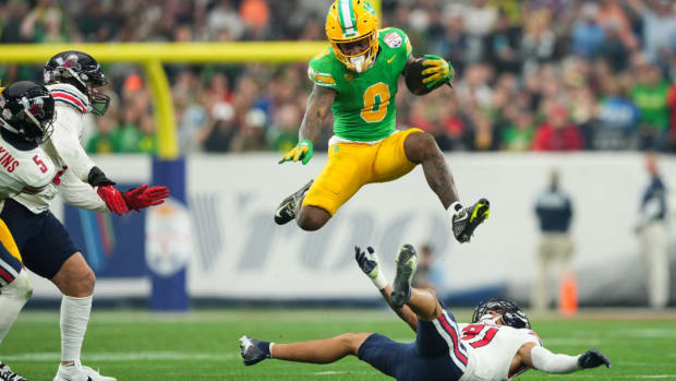 Oregon running back Bucky Irving.
